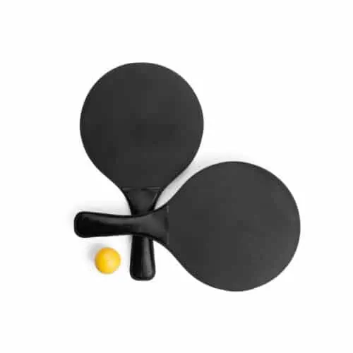 Jeu de plage avec balle noire