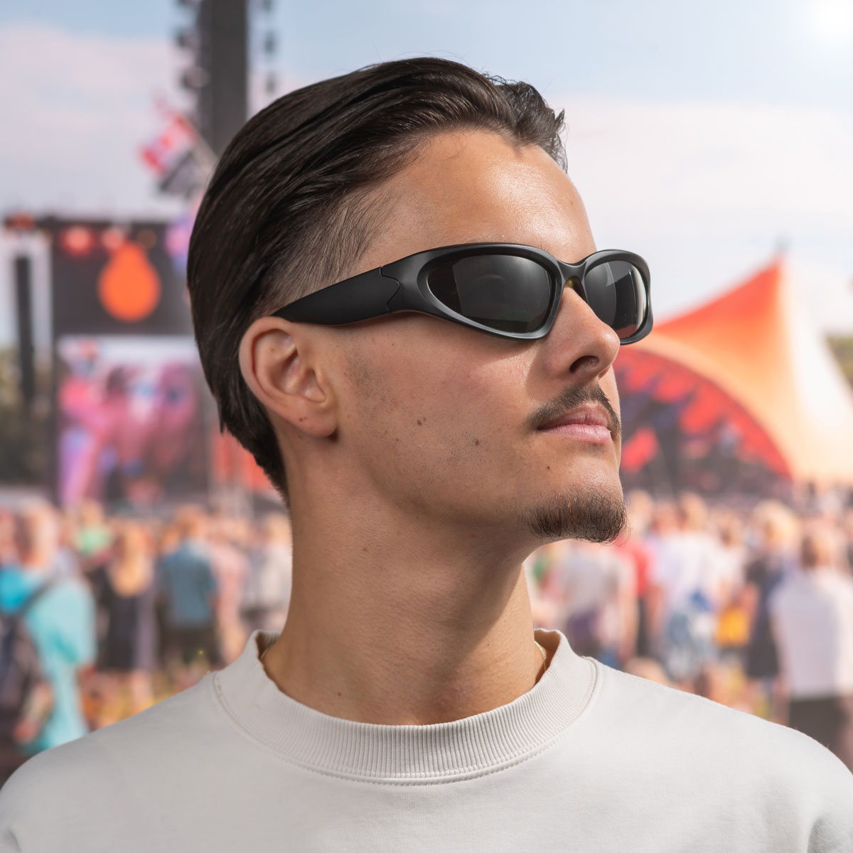 Lunettes de soleil modèle sportif noir - Avec verres noirs – Image 3